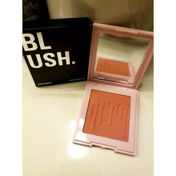 Kylie Cosmetics | Blush & Highlighter bundle - Picture 2 of 13